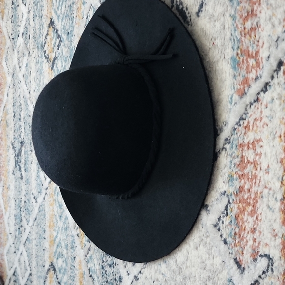 Accessories - Black Wool Hat